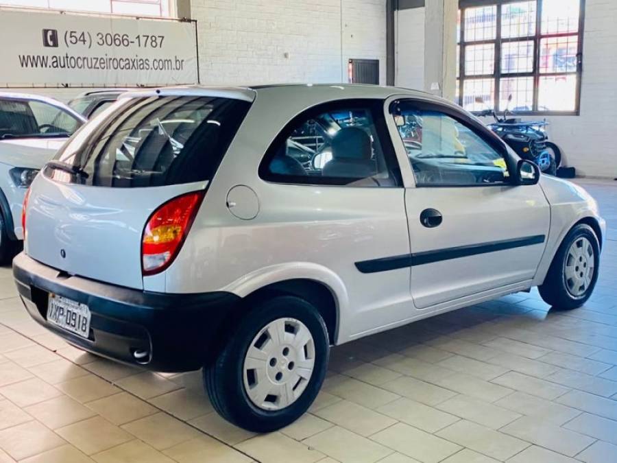 CHEVROLET - CELTA - 2002/2002 - Prata - R$ 13.990,00