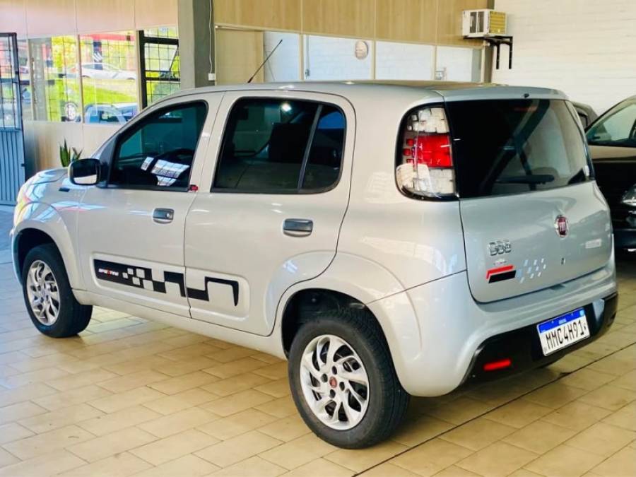 FIAT - UNO - 2014/2015 - Prata - R$ 35.990,00