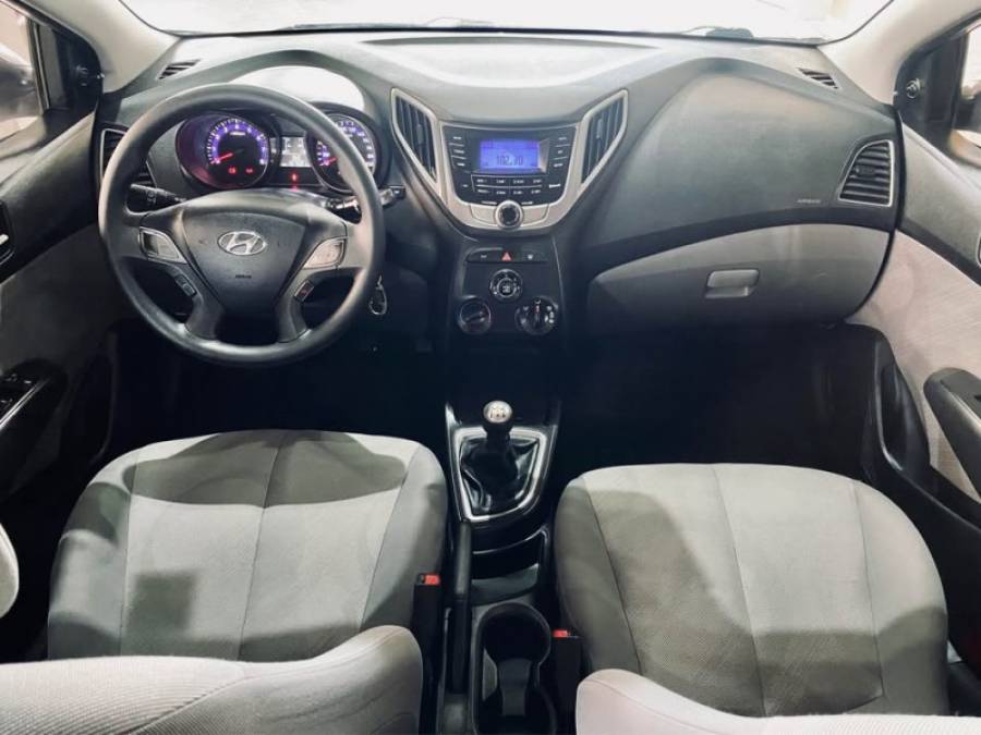 HYUNDAI - HB20S - 2014/2015 - Prata - R$ 46.990,00