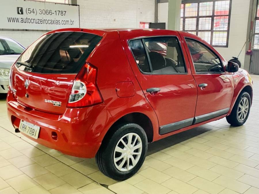 RENAULT - SANDERO - 2010/2011 - Vermelha - R$ 27.990,00