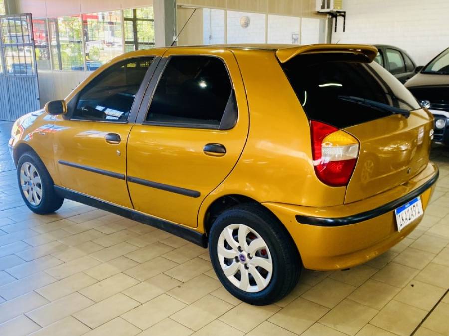 FIAT - PALIO - 2001/2001 - Dourada - R$ 15.990,00