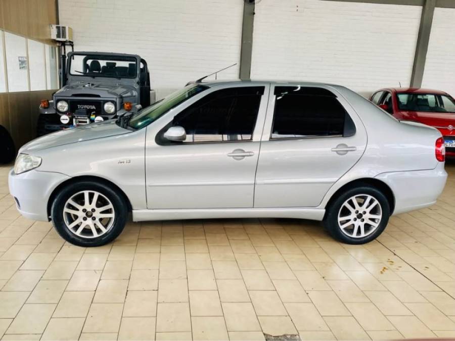 FIAT - SIENA - 2005/2005 - Prata - R$ 21.990,00