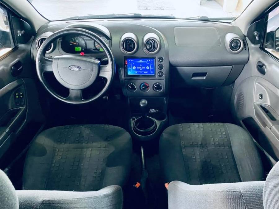 FORD - FIESTA - 2004/2004 - Preta - R$ 18.990,00