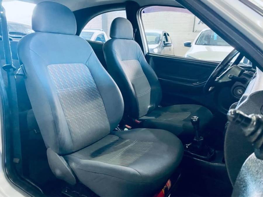 CHEVROLET - CELTA - 2002/2002 - Prata - R$ 13.990,00