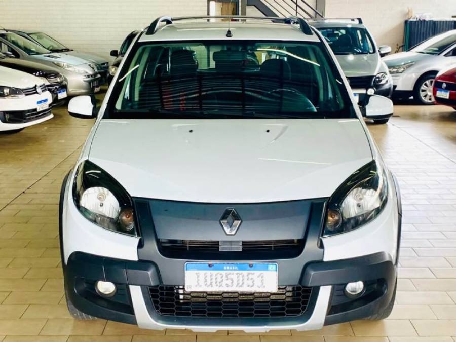 RENAULT - SANDERO - 2013/2014 - Branca - R$ 39.990,00