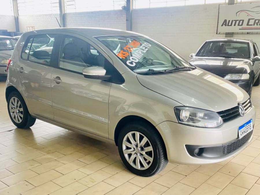 VOLKSWAGEN - FOX - 2014/2014 - Prata - R$ 37.990,00