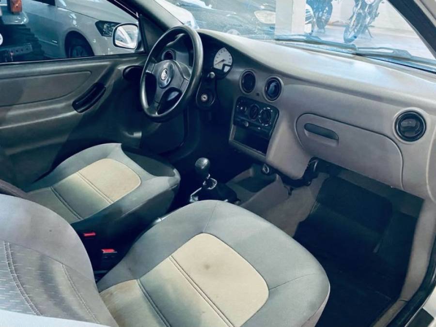 CHEVROLET - CELTA - 2001/2001 - Prata - R$ 13.990,00