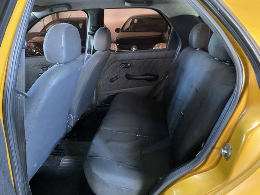 FIAT - PALIO - 2001/2001 - Dourada - R$ 15.990,00