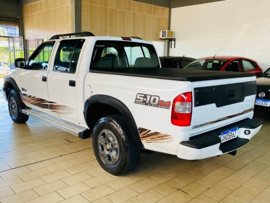 CHEVROLET - S10 - 2005/2006 - Branca - R$ 59.990,00