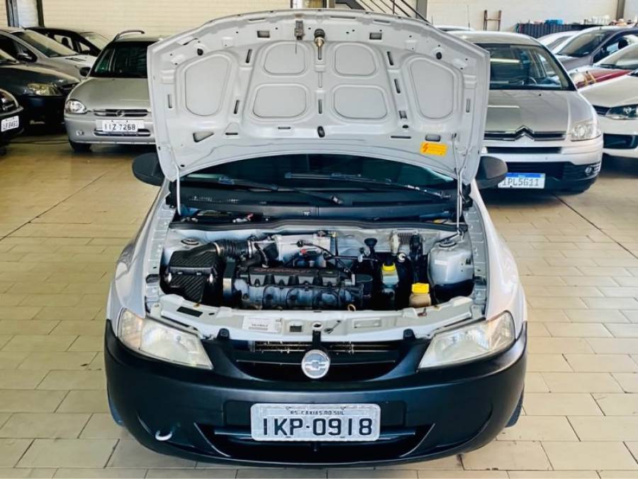 CHEVROLET - CELTA - 2002/2002 - Prata - R$ 13.990,00