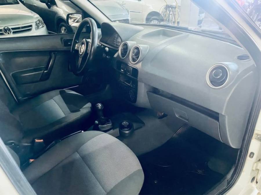 VOLKSWAGEN - SAVEIRO - 2005/2006 - Branca - R$ 25.990,00