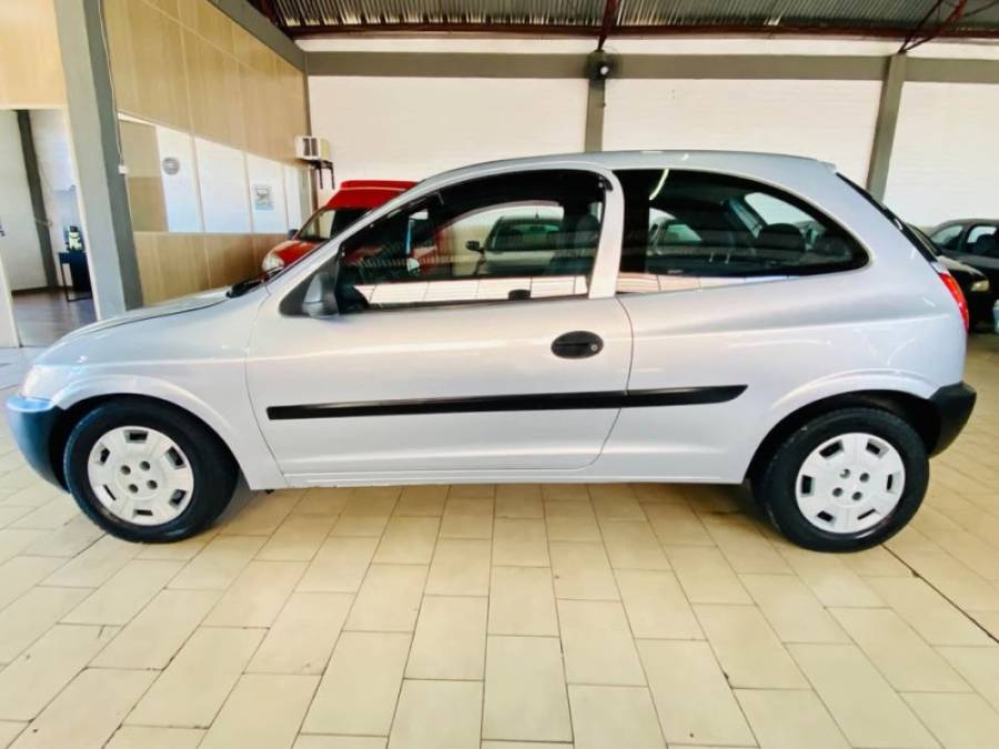 CHEVROLET - CELTA - 2002/2002 - Prata - R$ 13.990,00