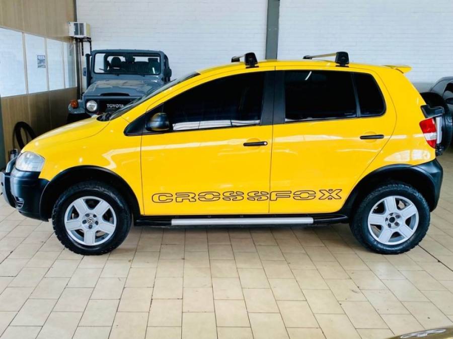 VOLKSWAGEN - CROSSFOX - 2006/2006 - Amarela - R$ 29.990,00