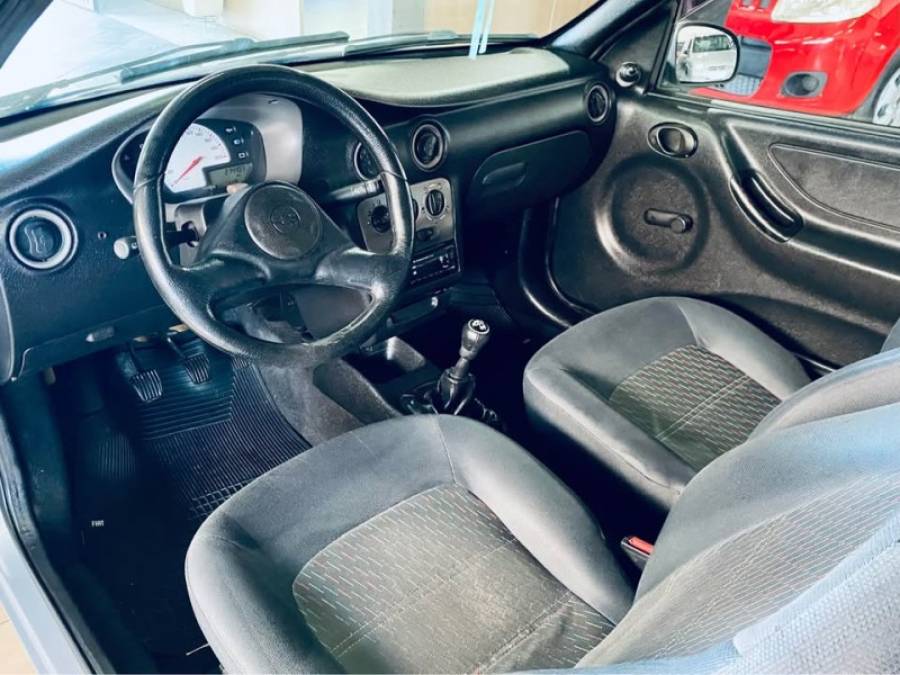 CHEVROLET - CELTA - 2002/2002 - Prata - R$ 13.990,00