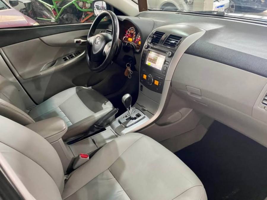 TOYOTA - COROLLA - 2014/2014 - Prata - R$ 71.990,00