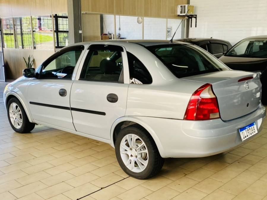 CHEVROLET - CORSA - 2003/2003 - Prata - R$ 18.990,00