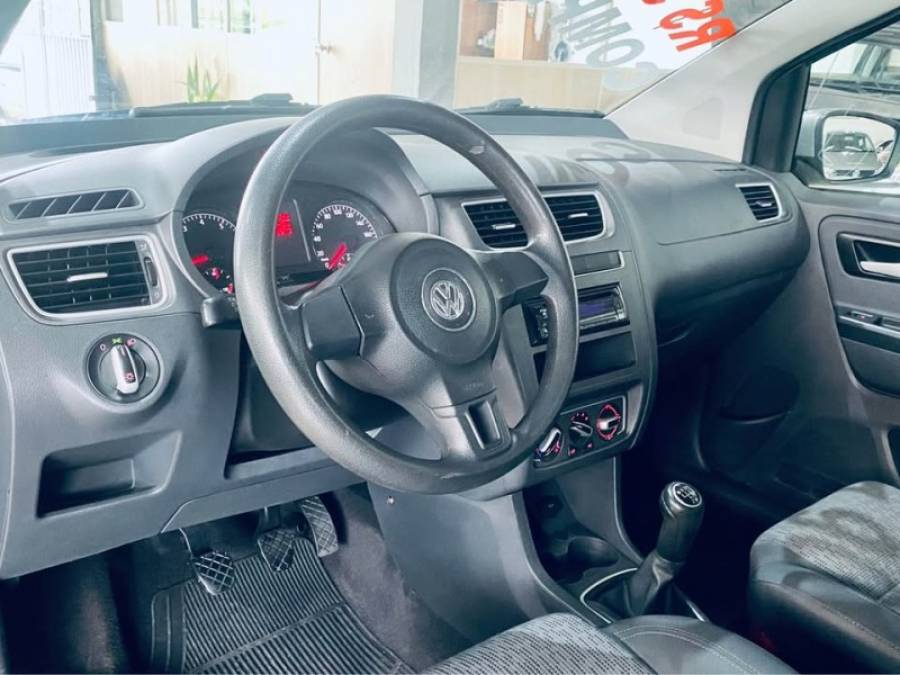 VOLKSWAGEN - FOX - 2014/2014 - Prata - R$ 37.990,00