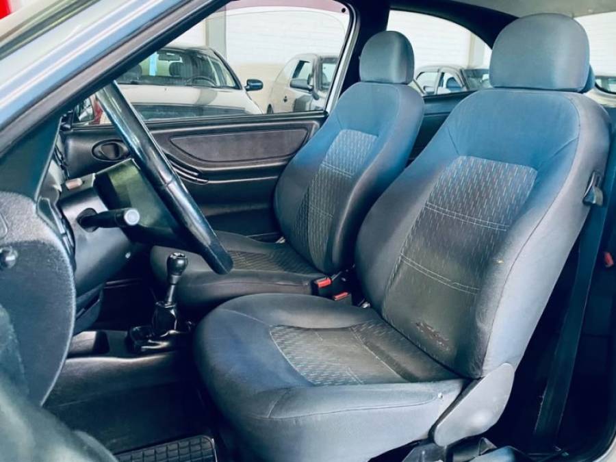 CHEVROLET - CELTA - 2002/2002 - Prata - R$ 13.990,00