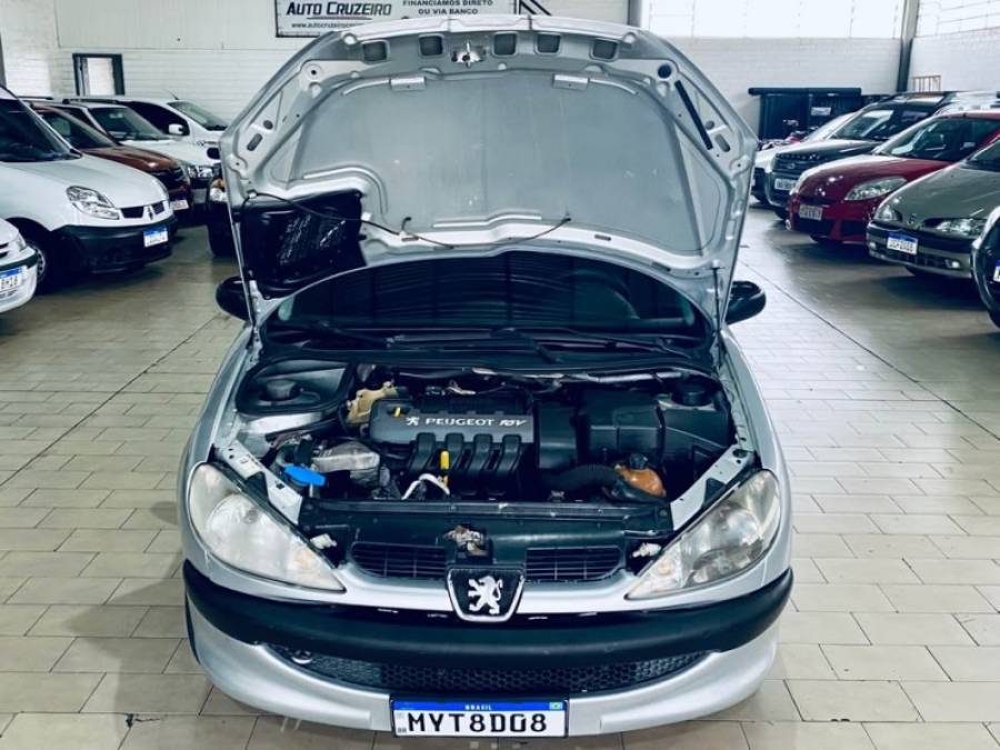 PEUGEOT - 206 - 2005/2006 - Prata - R$ 11.990,00