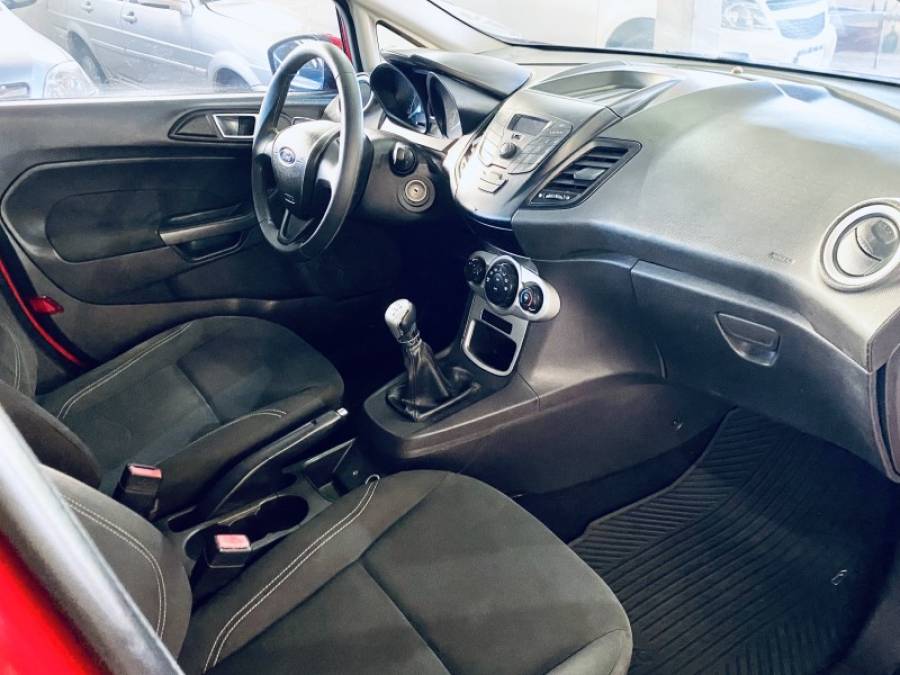 FORD - FIESTA - 2013/2014 - Vermelha - R$ 42.990,00