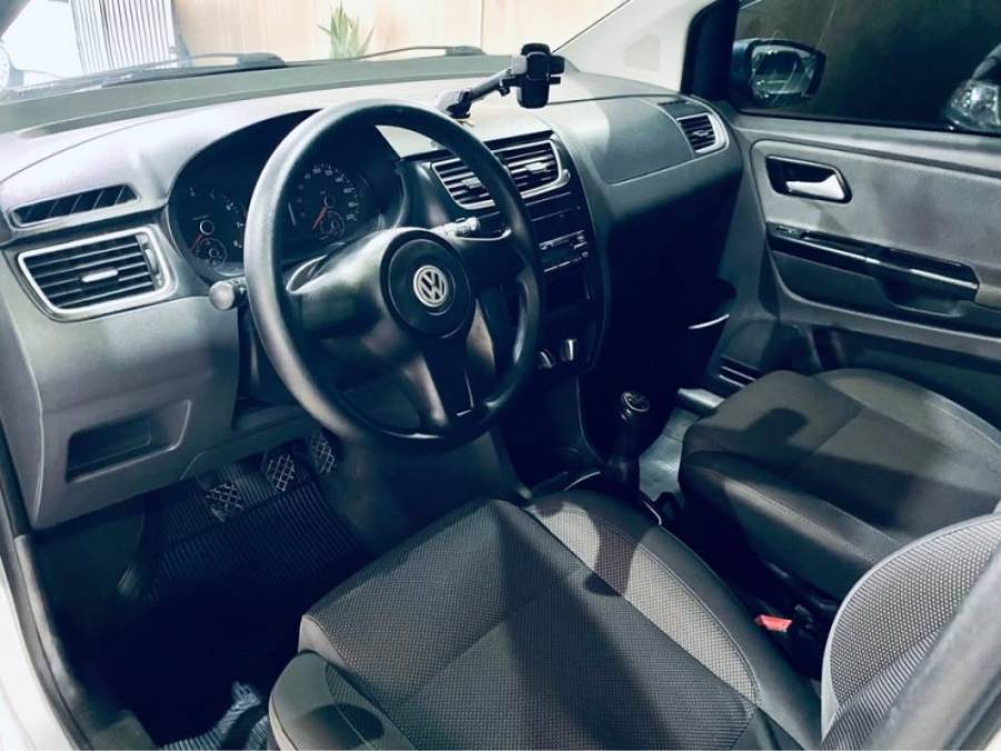 VOLKSWAGEN - FOX - 2011/2011 - Prata - R$ 28.990,00