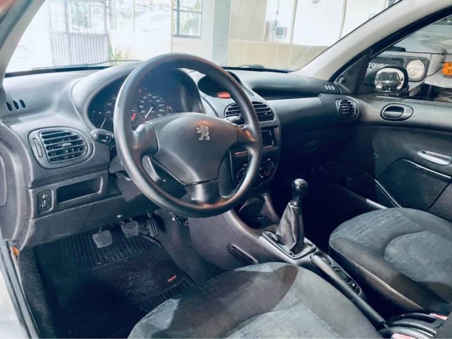 PEUGEOT - 206 - 2005/2006 - Prata - R$ 11.990,00