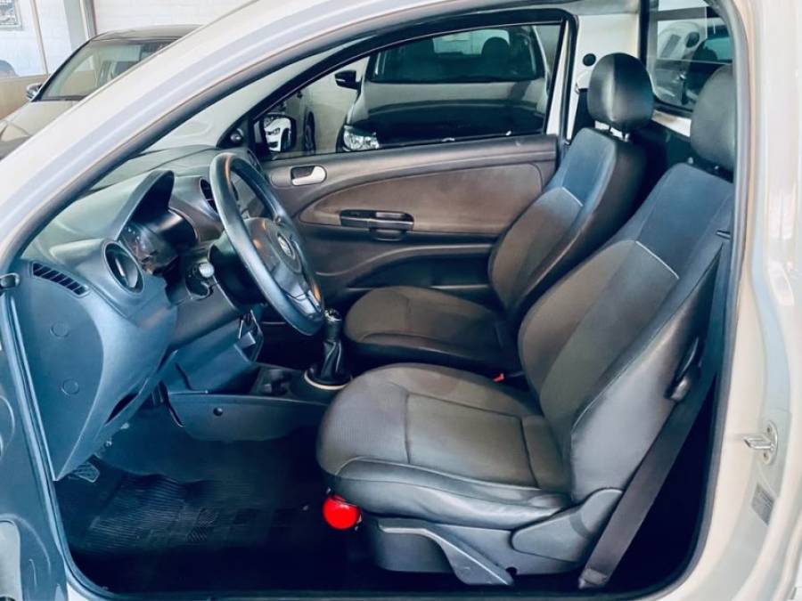 VOLKSWAGEN - SAVEIRO - 2014/2014 - Branca - R$ 47.990,00