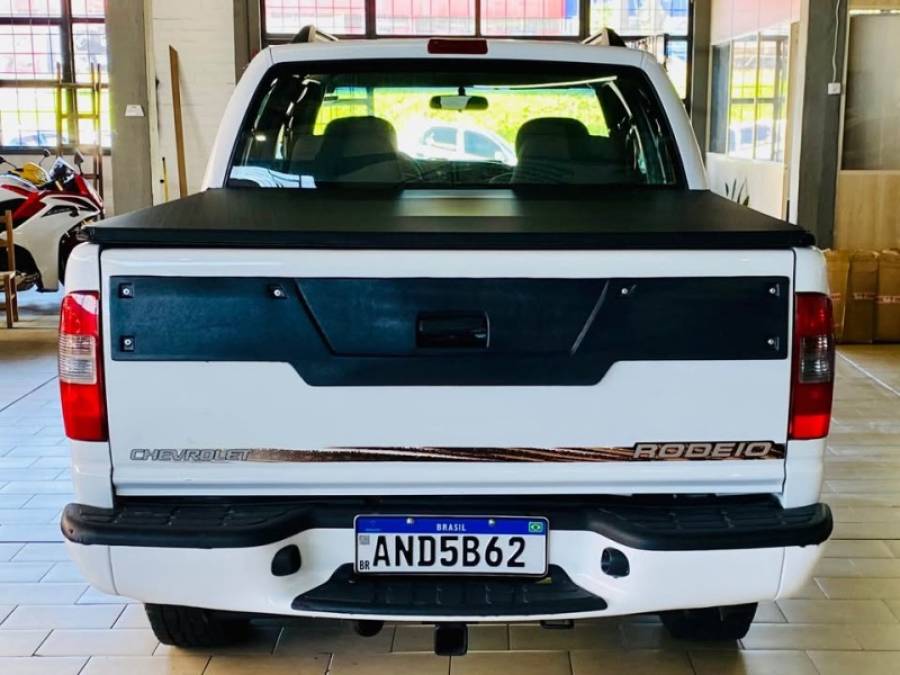 CHEVROLET - S10 - 2005/2006 - Branca - R$ 59.990,00