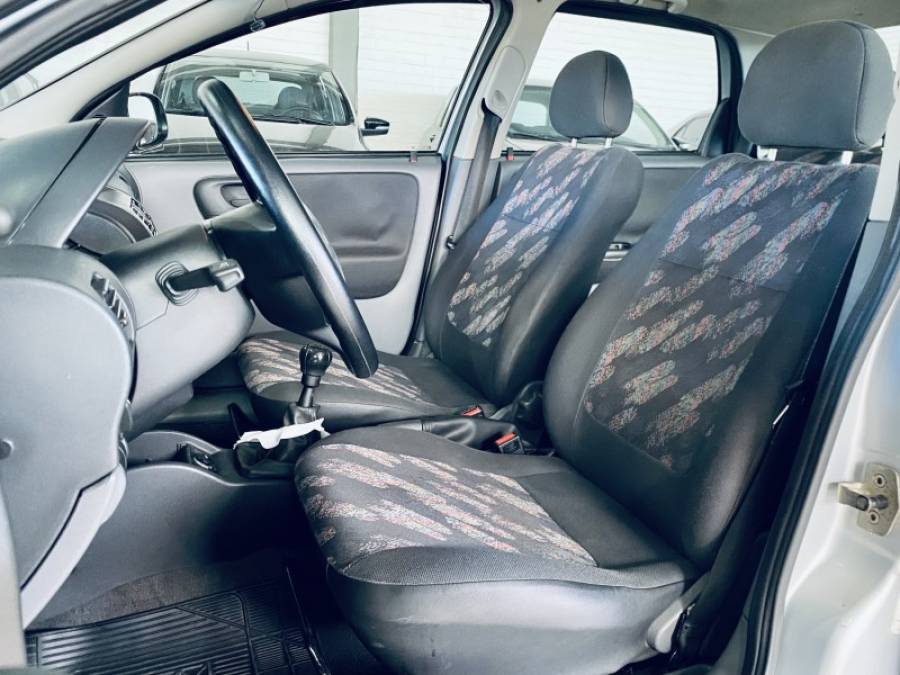 CHEVROLET - CORSA - 2003/2003 - Prata - R$ 18.990,00