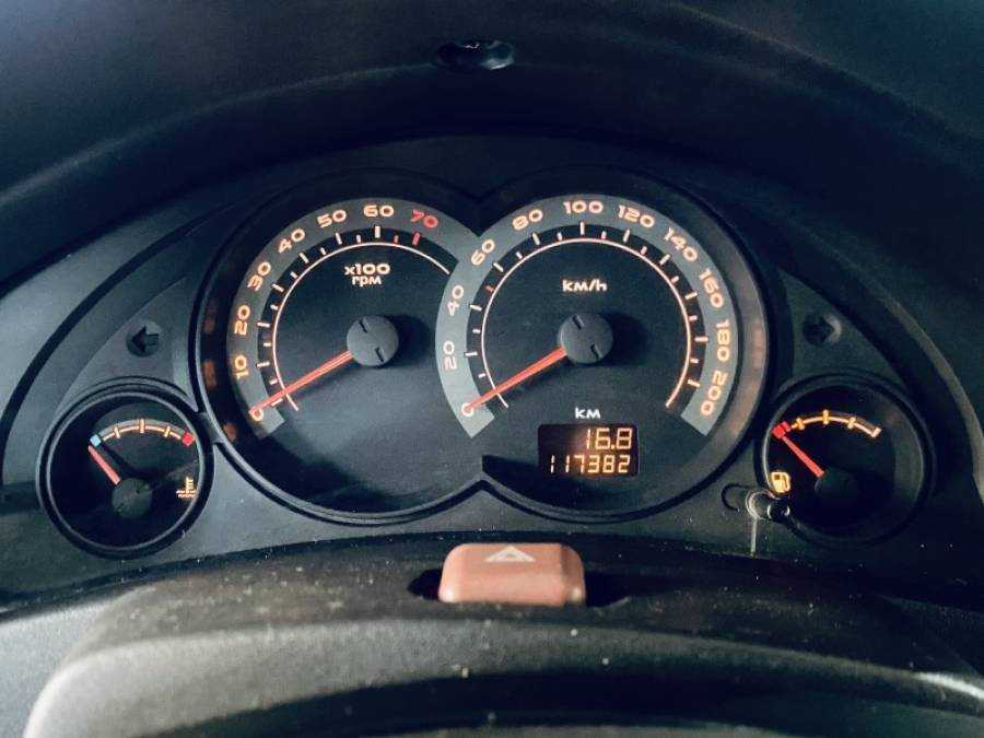 CHEVROLET - CELTA - 2011/2011 - Branca - R$ 25.990,00