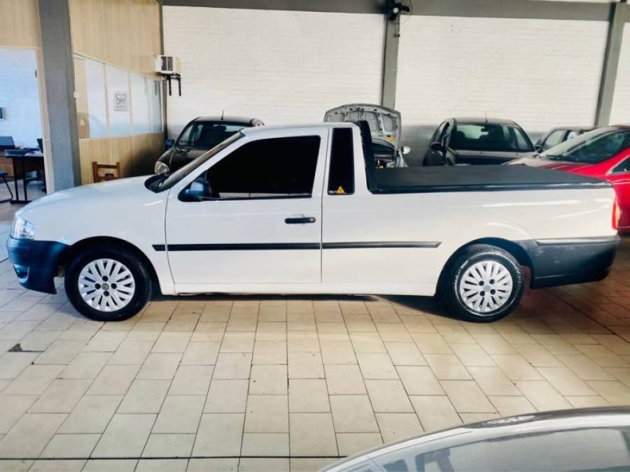 VOLKSWAGEN - SAVEIRO - 2005/2006 - Branca - R$ 25.990,00