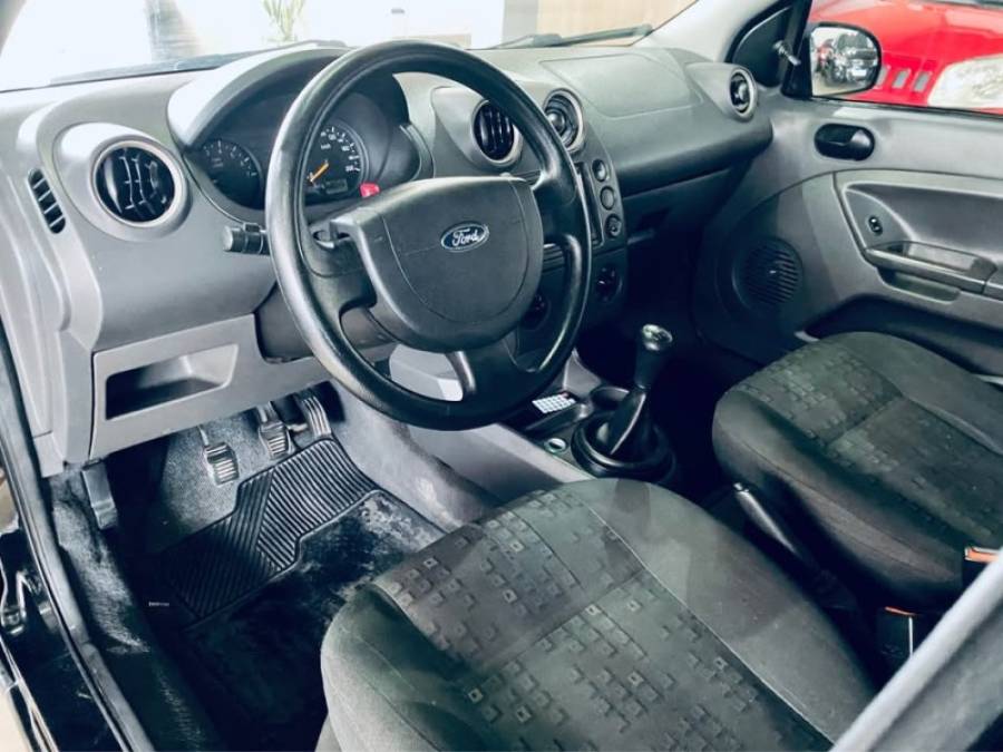 FORD - FIESTA - 2004/2004 - Preta - R$ 18.990,00
