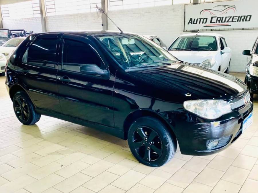FIAT - PALIO - 2004/2004 - Preta - R$ 20.990,00