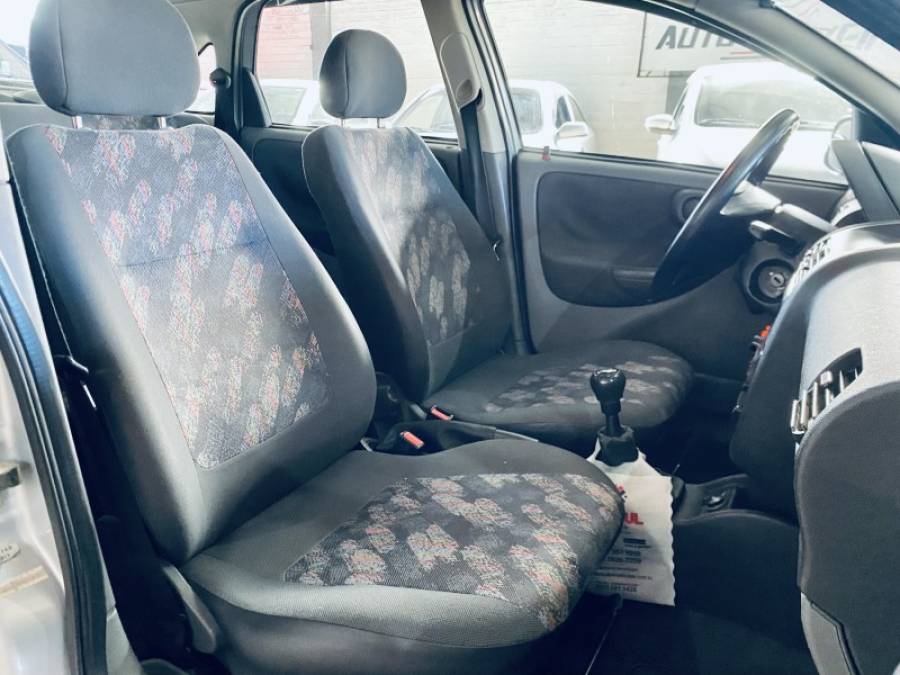 CHEVROLET - CORSA - 2003/2003 - Prata - R$ 18.990,00