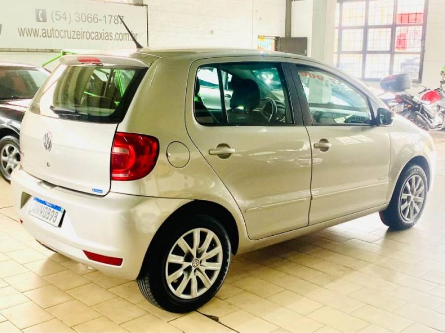 VOLKSWAGEN - FOX - 2014/2014 - Prata - R$ 37.990,00