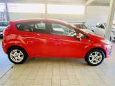FORD - FIESTA - 2013/2014 - Vermelha - R$ 42.990,00