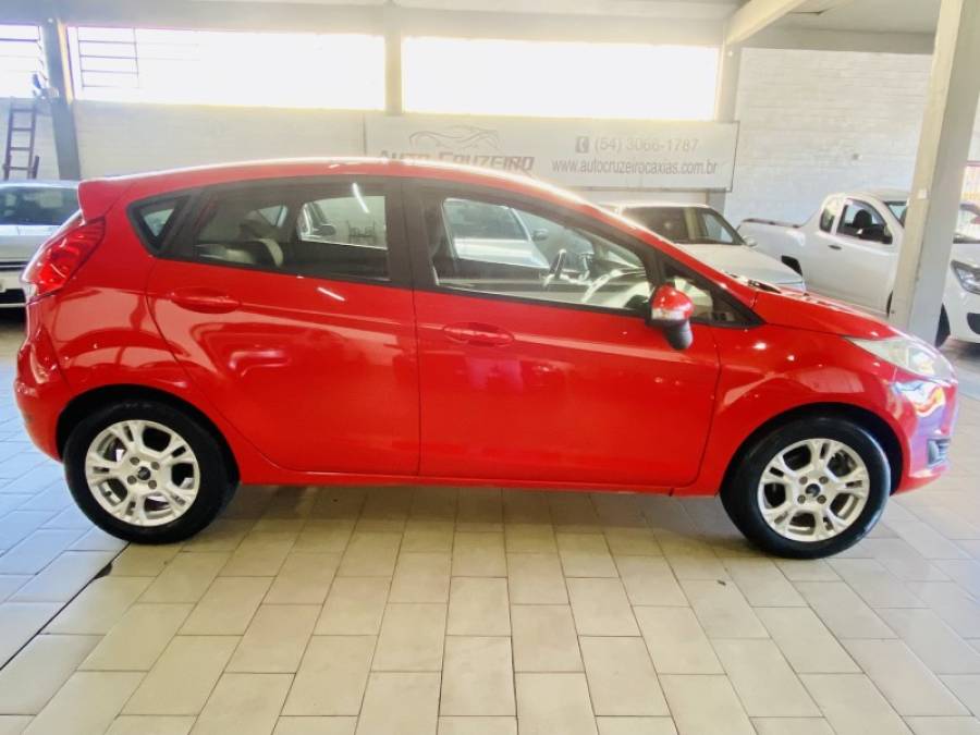 FORD - FIESTA - 2013/2014 - Vermelha - R$ 42.990,00