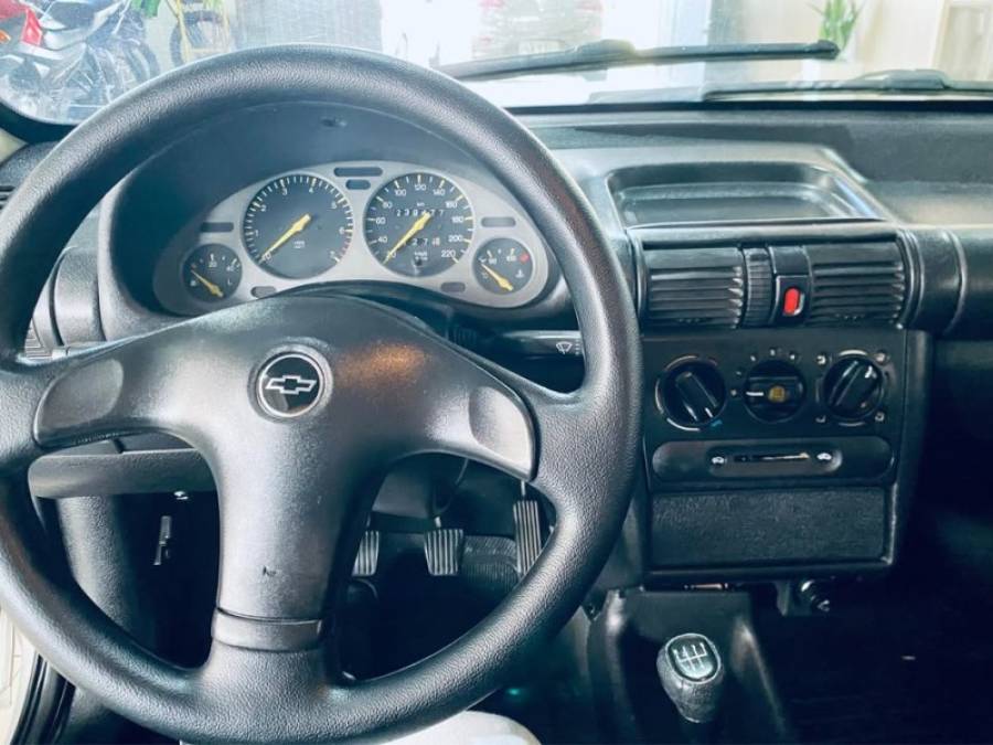 CHEVROLET - CORSA - 1999/1999 - Prata - R$ 13.990,00
