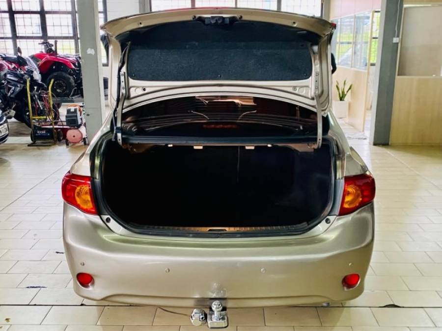 TOYOTA - COROLLA - 2008/2009 - Dourada - R$ 52.990,00