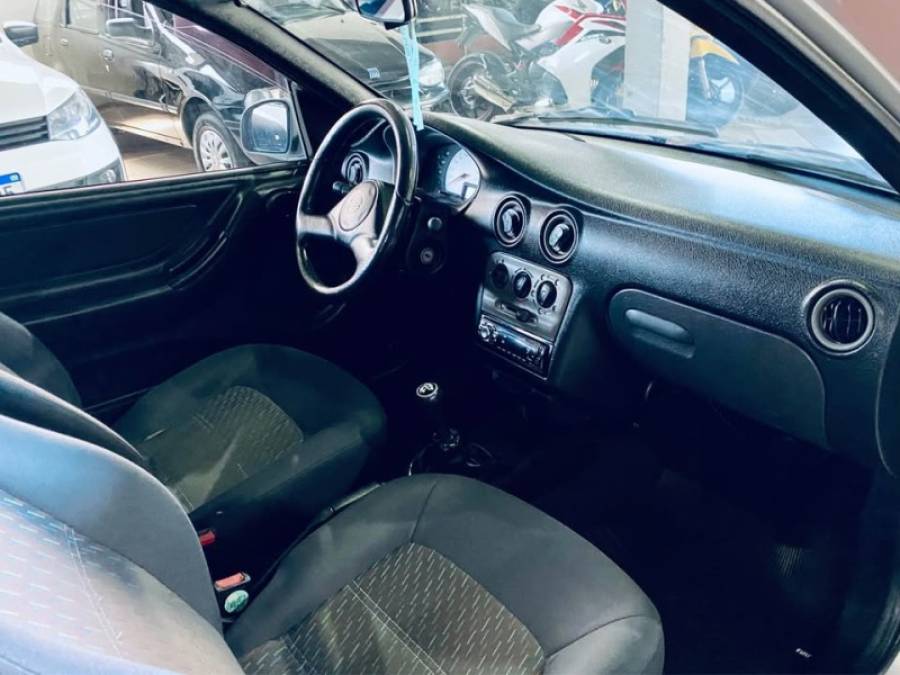 CHEVROLET - CELTA - 2002/2002 - Prata - R$ 13.990,00