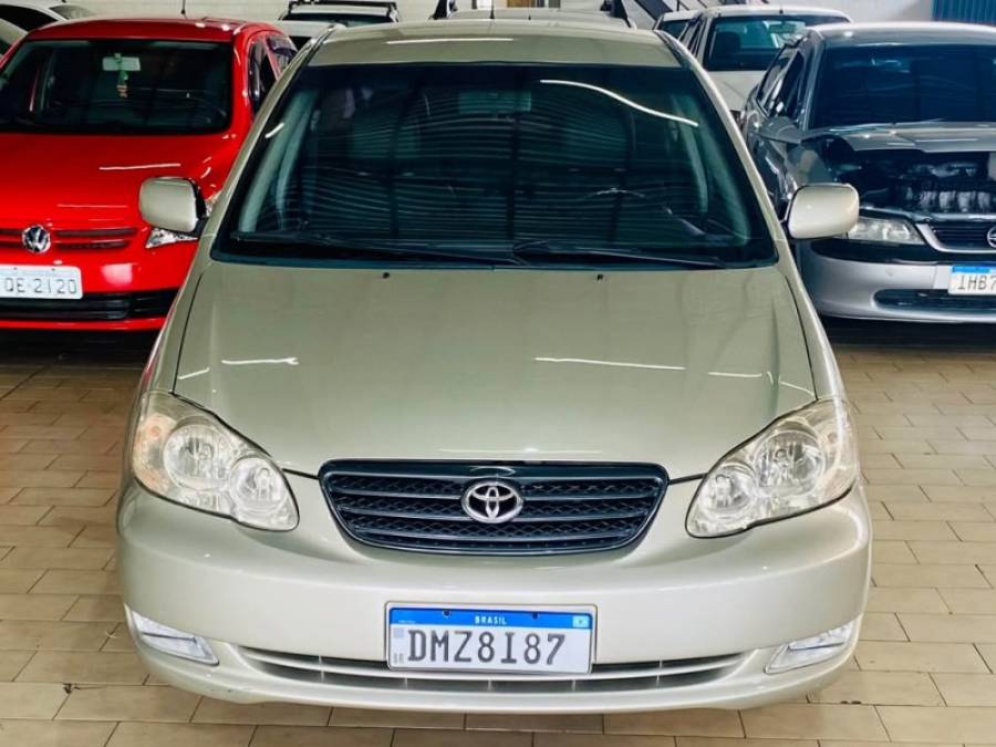 TOYOTA - COROLLA - 2004/2005 - Bege - R$ 35.990,00