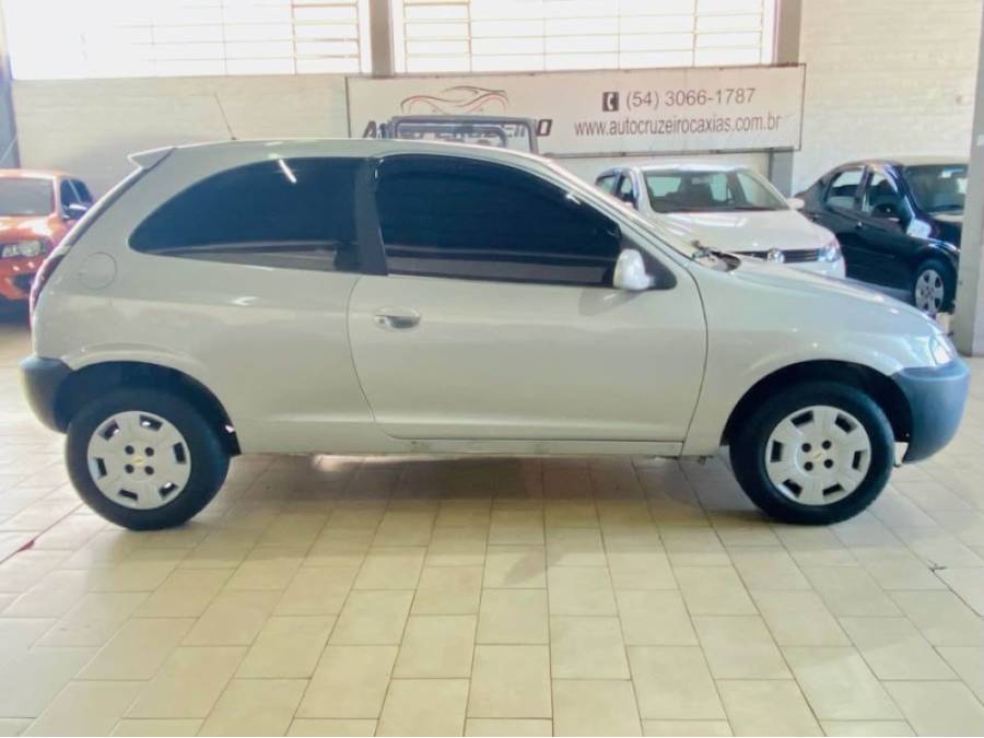 CHEVROLET - CELTA - 2001/2001 - Prata - R$ 13.990,00