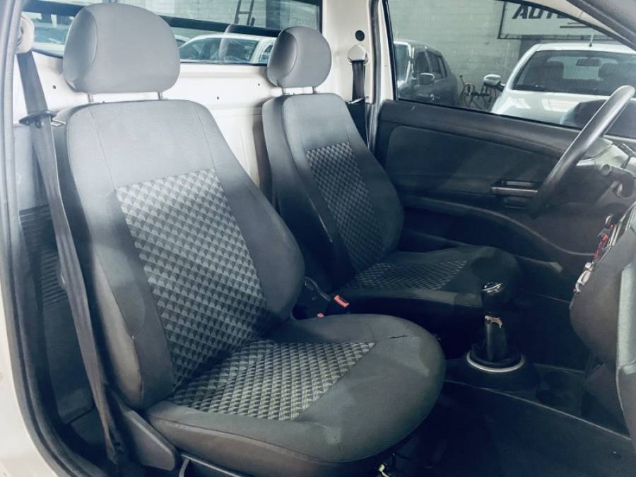 VOLKSWAGEN - SAVEIRO - 2016/2016 - Branca - R$ 47.990,00