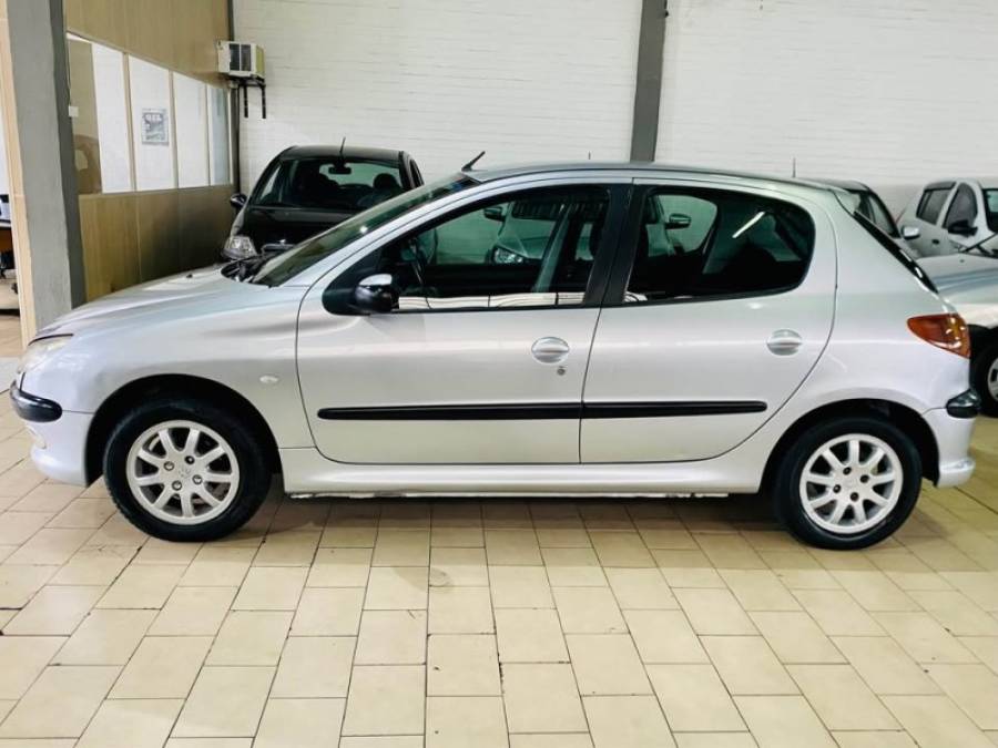 PEUGEOT - 206 - 2005/2006 - Prata - R$ 12.990,00