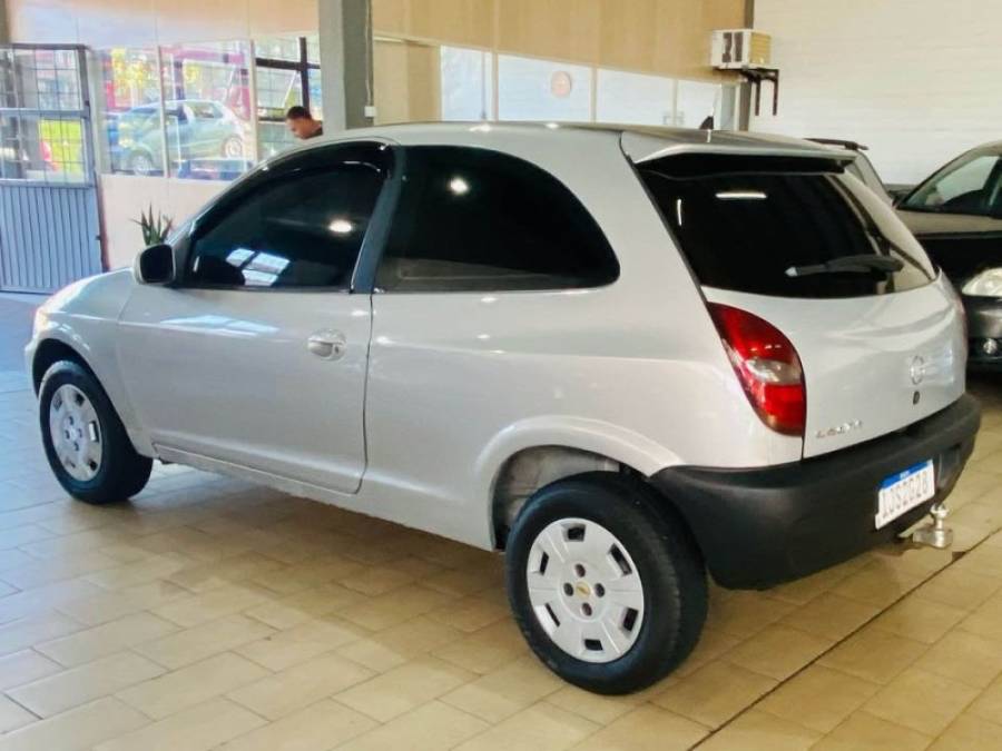 CHEVROLET - CELTA - 2001/2001 - Prata - R$ 13.990,00