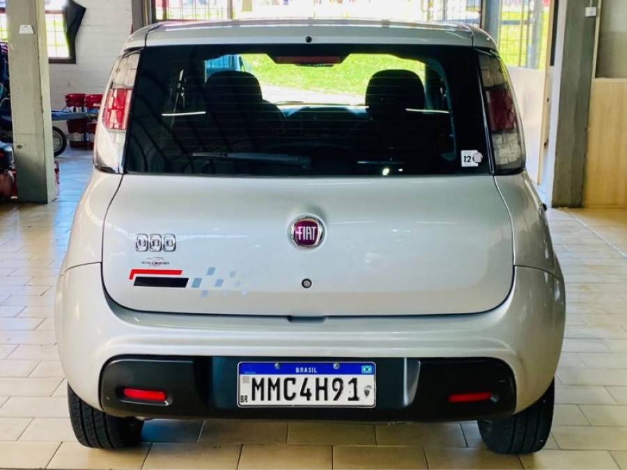 FIAT - UNO - 2014/2015 - Prata - R$ 35.990,00