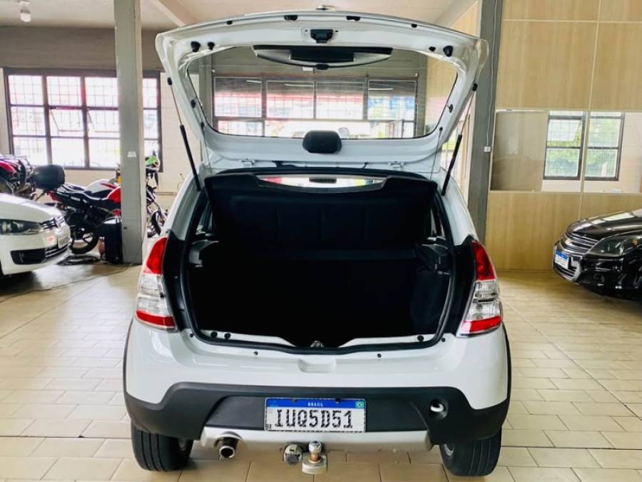 RENAULT - SANDERO - 2013/2014 - Branca - R$ 39.990,00