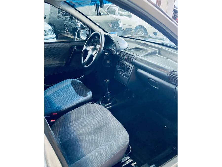 CHEVROLET - CORSA - 1999/1999 - Prata - R$ 13.990,00