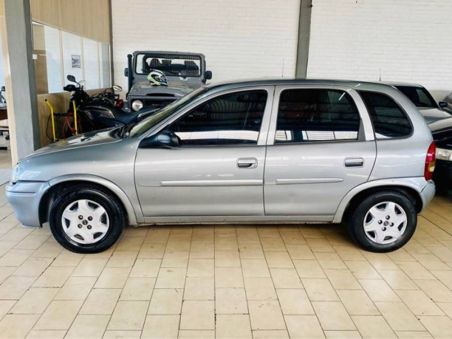 CHEVROLET - CORSA - 1997/1997 - Cinza - R$ 12.990,00