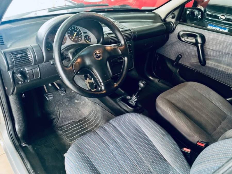 CHEVROLET - CORSA - 1999/1999 - Prata - R$ 12.990,00